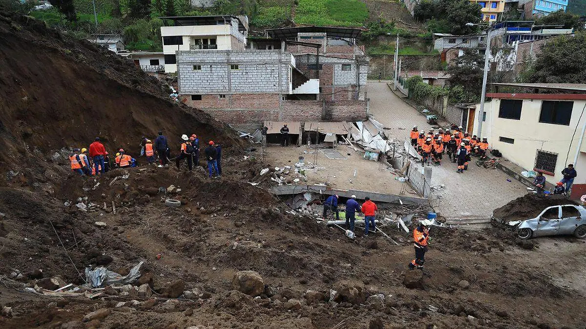 Deslizamiento de tierra en Ecuador deja 7 fallecidos y 64 desaparecidos